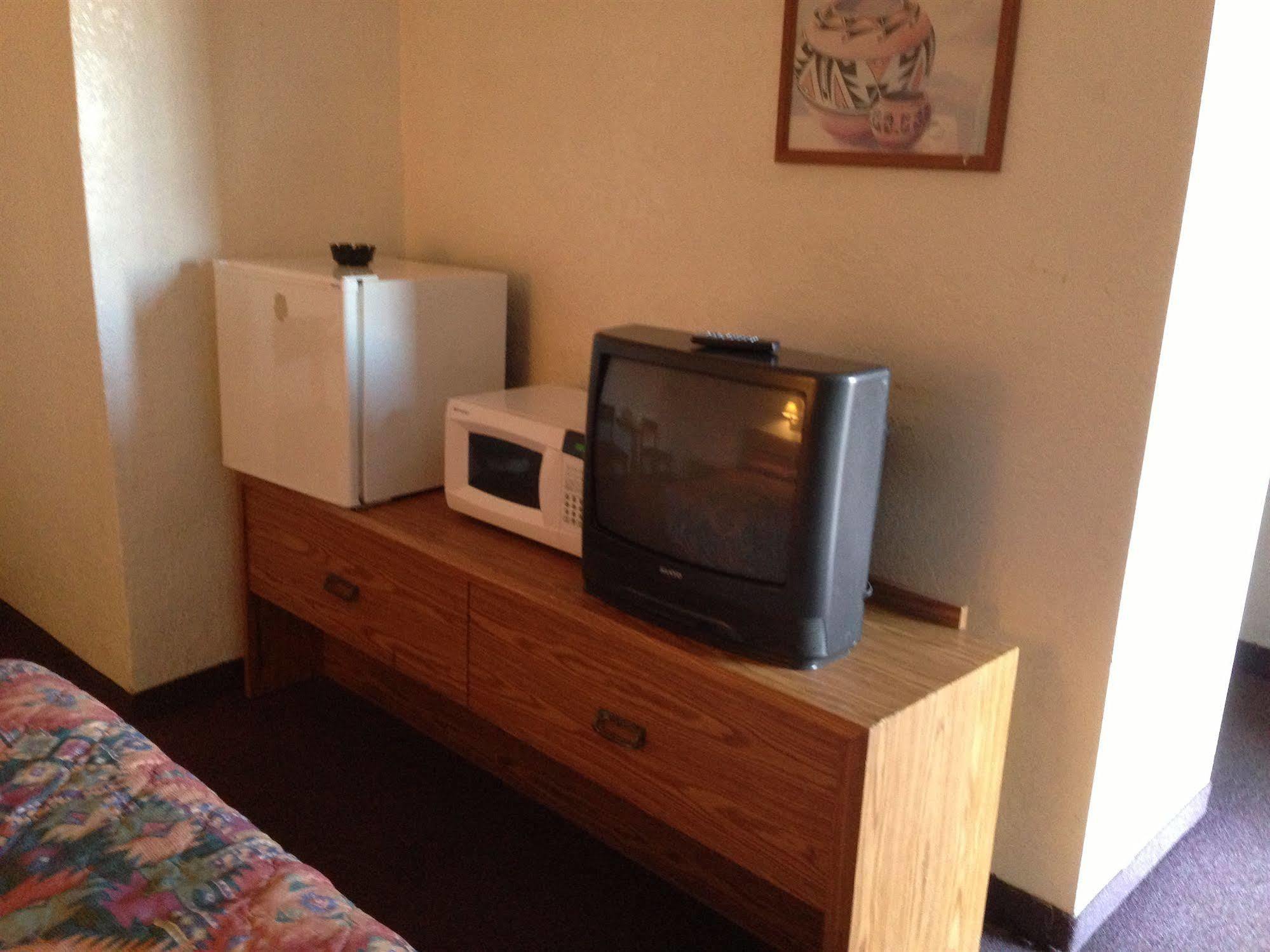 National 9 Inn Sand Canyon Кортес Экстерьер фото
